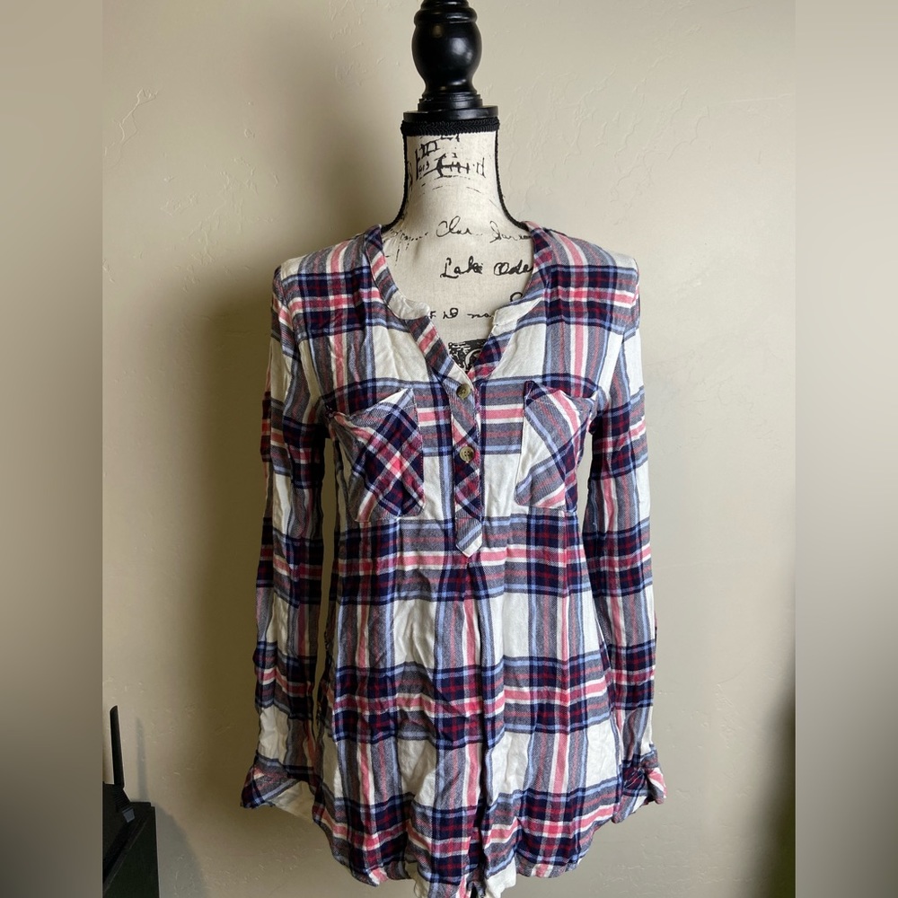 Tolani Long Sleeve Button Up Shirt Size Small